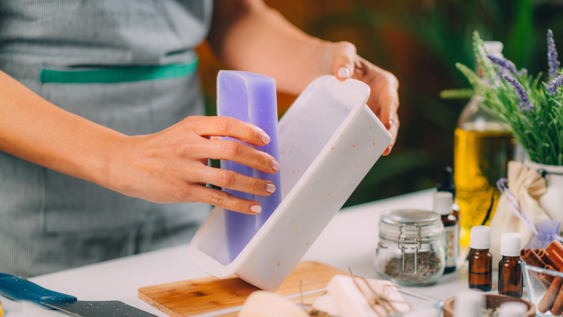 Unmoulding soap