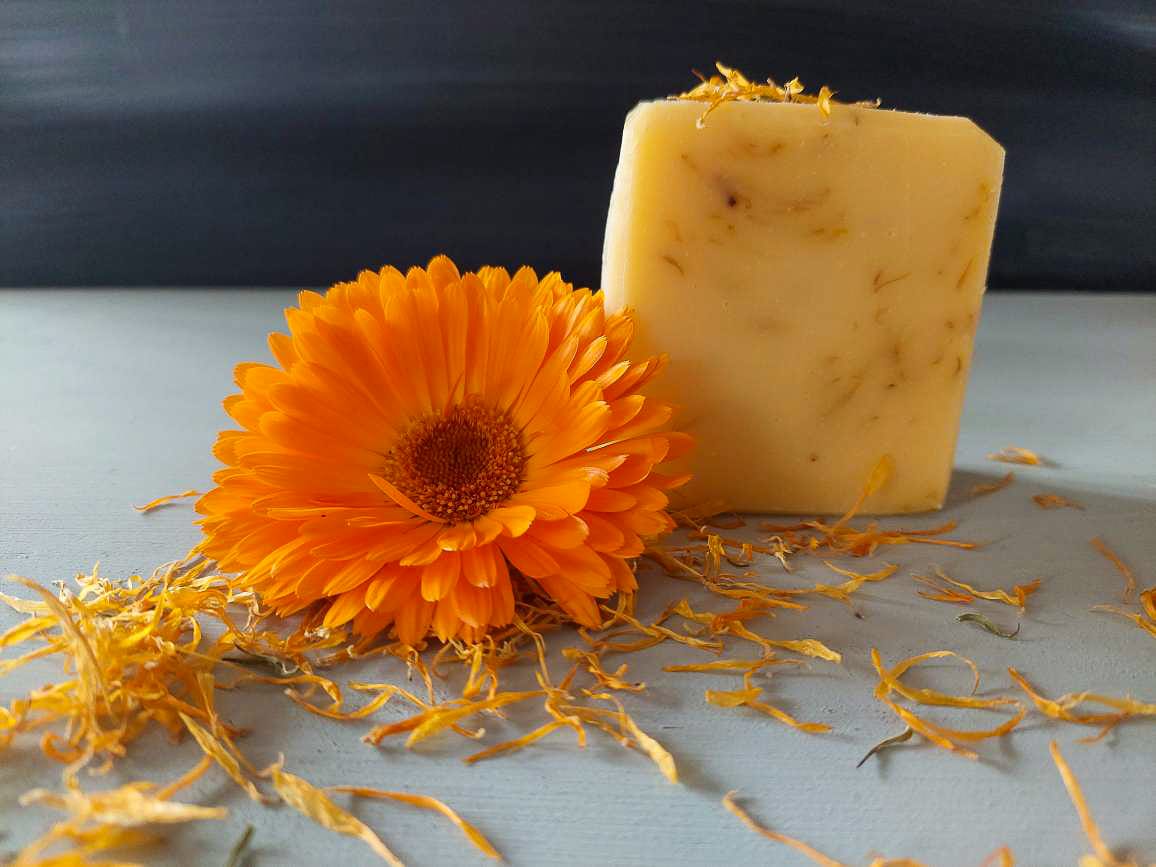 Calendula soap (Beginner's recipe)